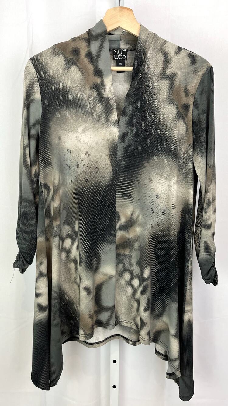 CLARA SUN WOO  XS Tunic Top V-Neck 3/4 Sleeve Sharkbite Static Print Gray Brown